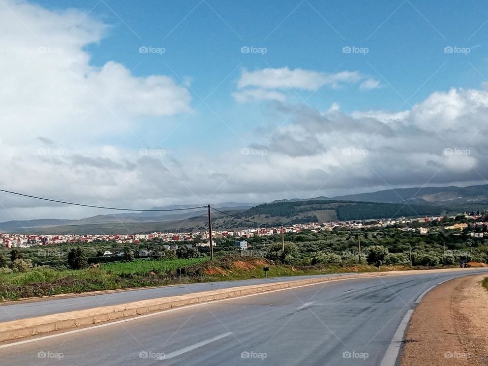 On the road whit cloudy sky