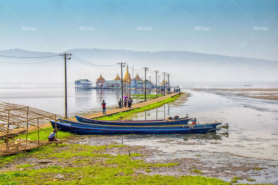 Going to Pagoda (IndawGyi Lake, Kachin State, Myanmar)