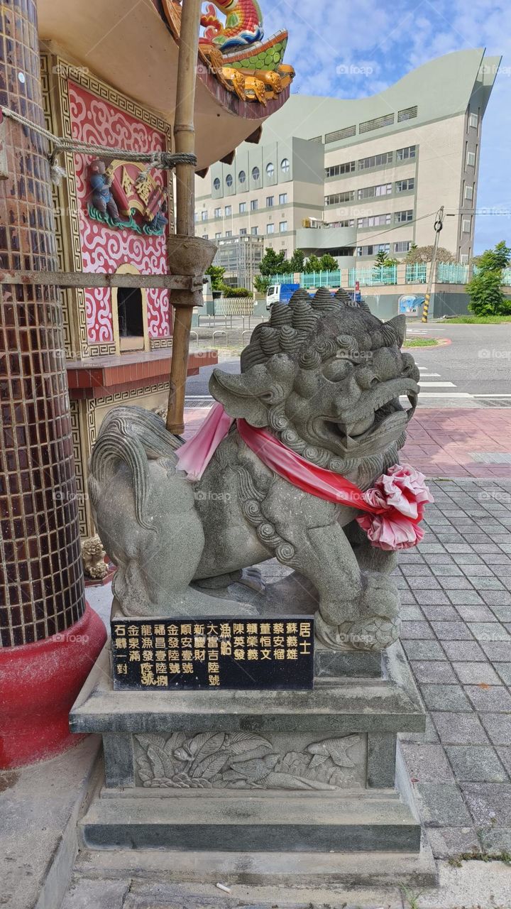 Statue of a lion at the entrance to the temple.