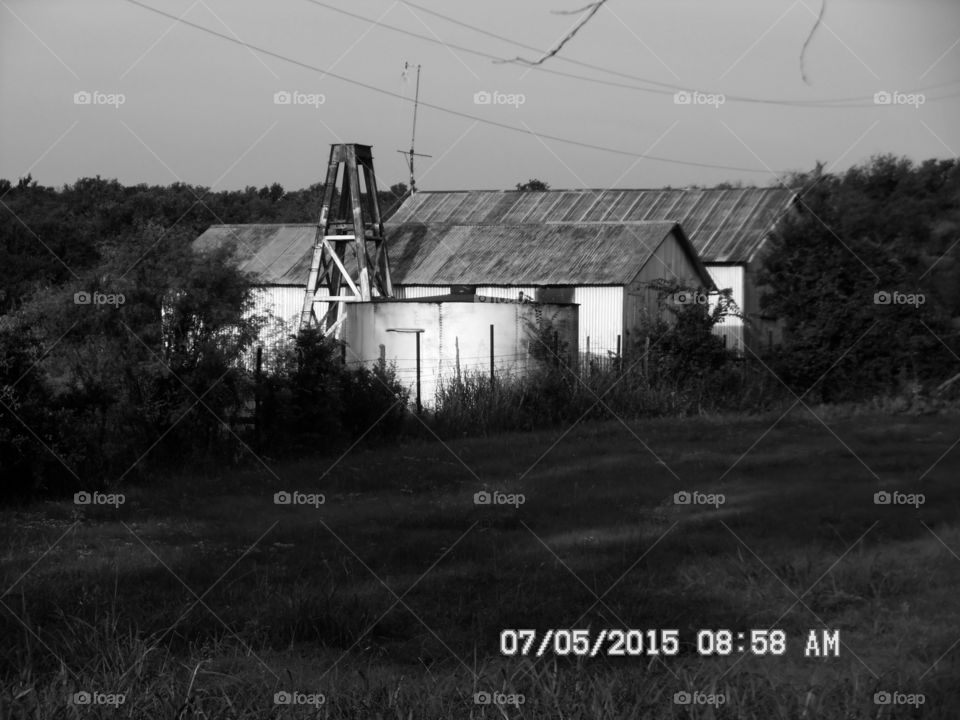 old 👵 barn 2. This is another picture of the same Texas barn and Derrick