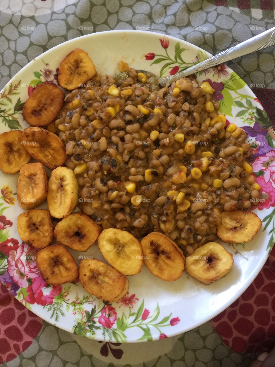 Beans and corn with fried plantains 