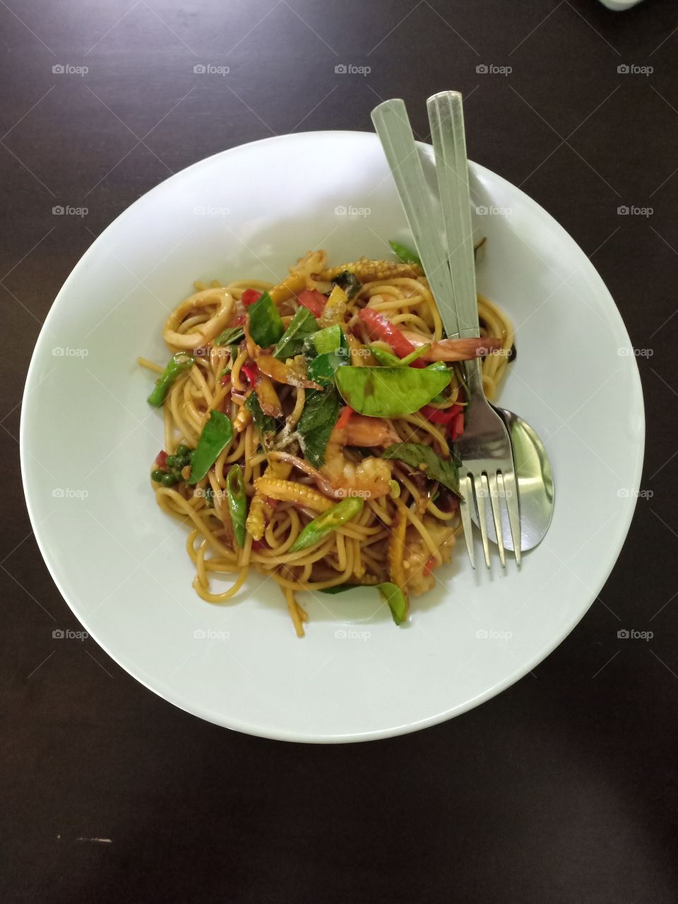 Spicy Stir Fried Spaghetti with Seafood  Savory food to try.