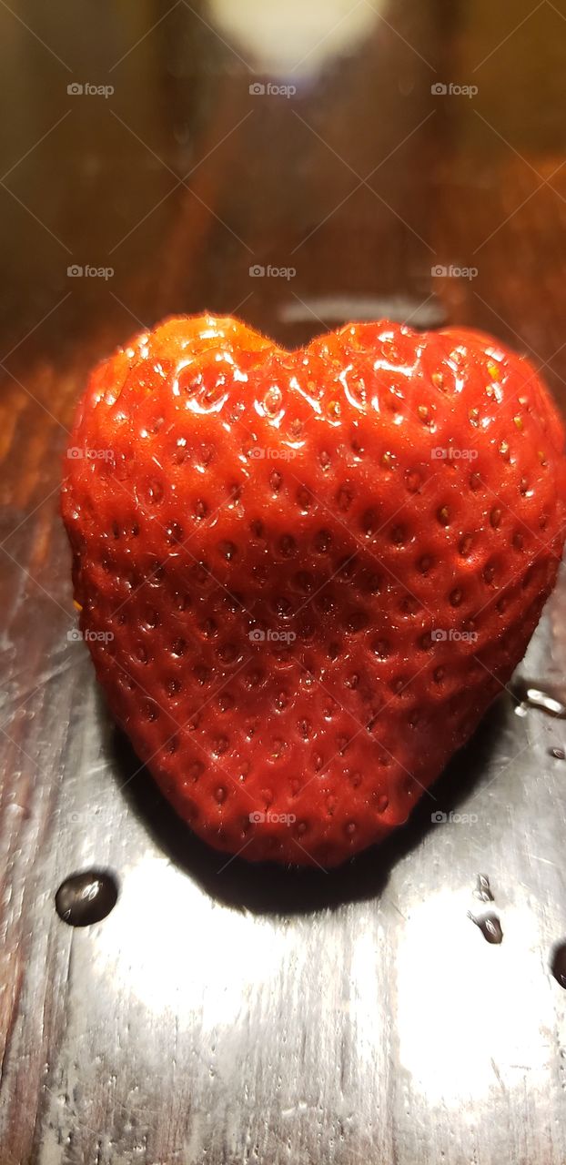 heart strawberry