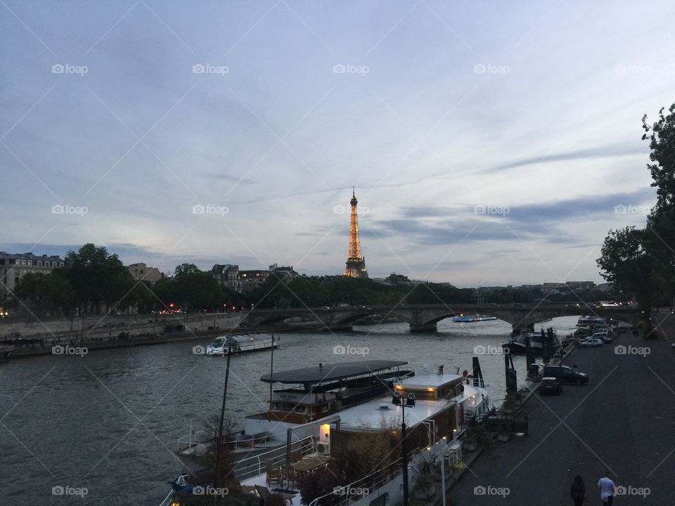 Atrdecer en paris