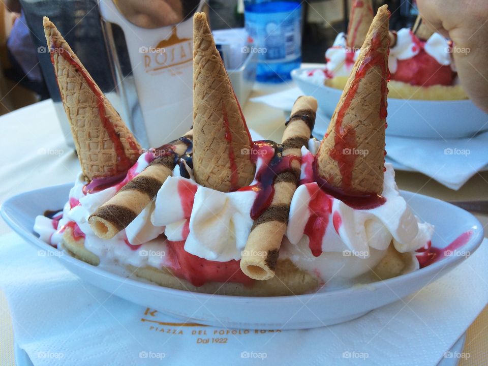 Banana split, Italien. 132 kr ( når man er slutten så?)😊