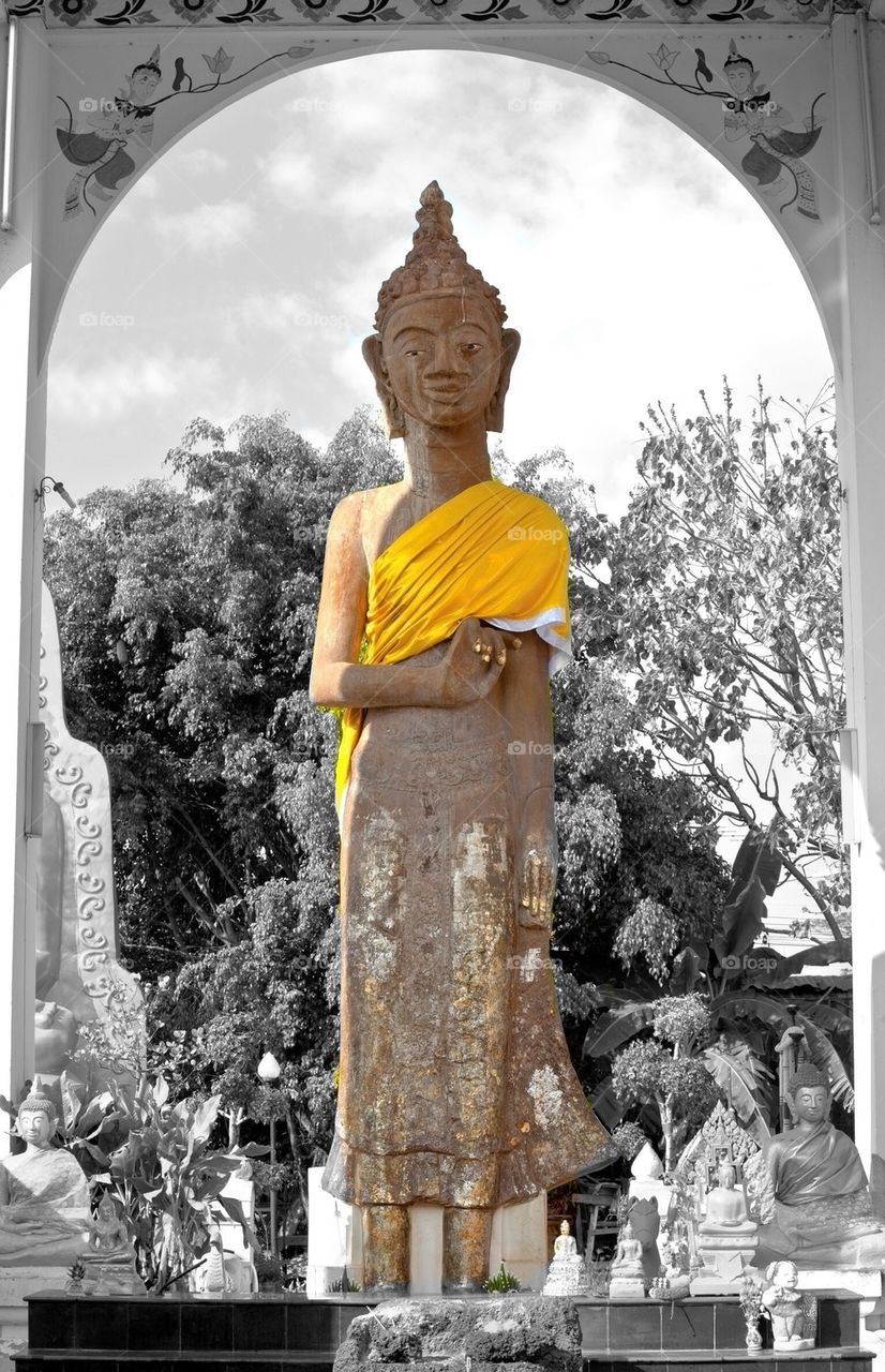 Splash ancient Buddha image