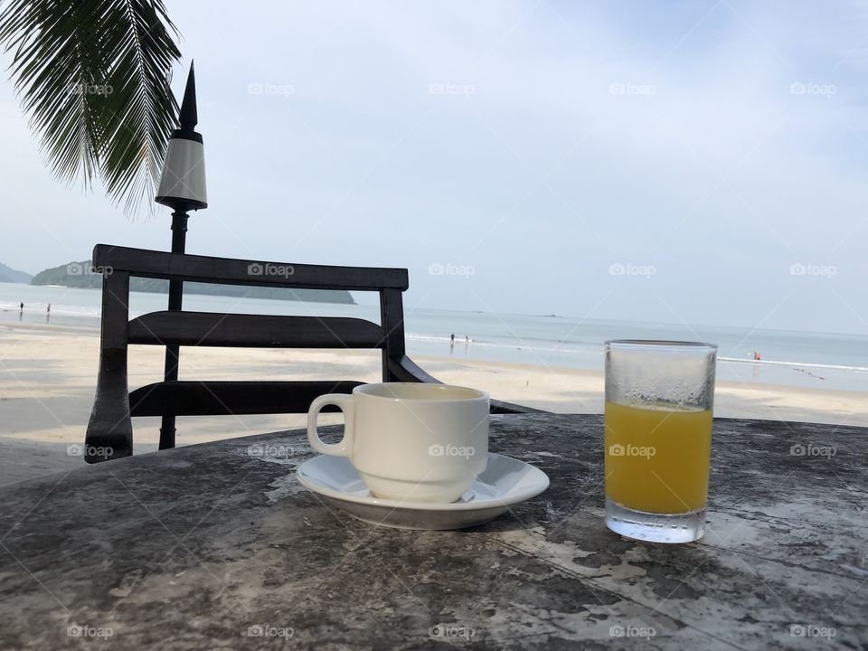 Breakfast at the beach 