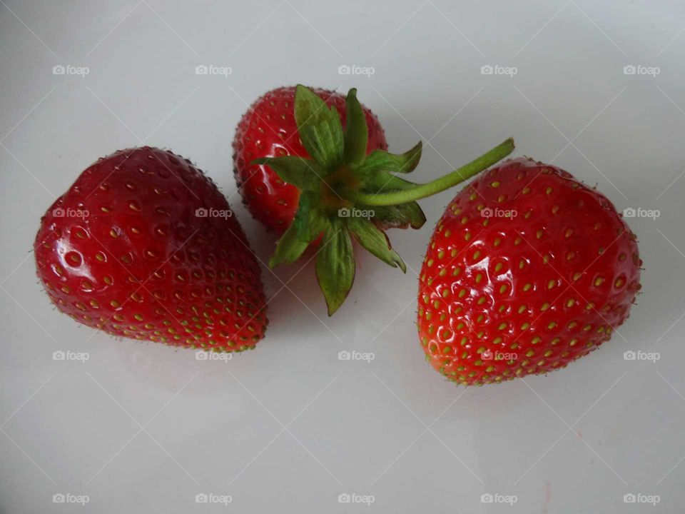 strawbeeries. fresh atrawberries
