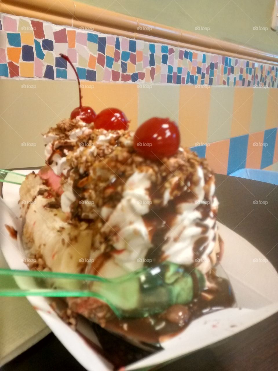 Banana Split. A photo of a banana split that I bought with muy girlfriend