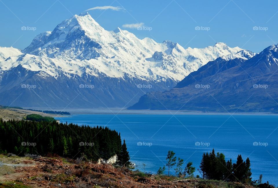 View of idyllic lake