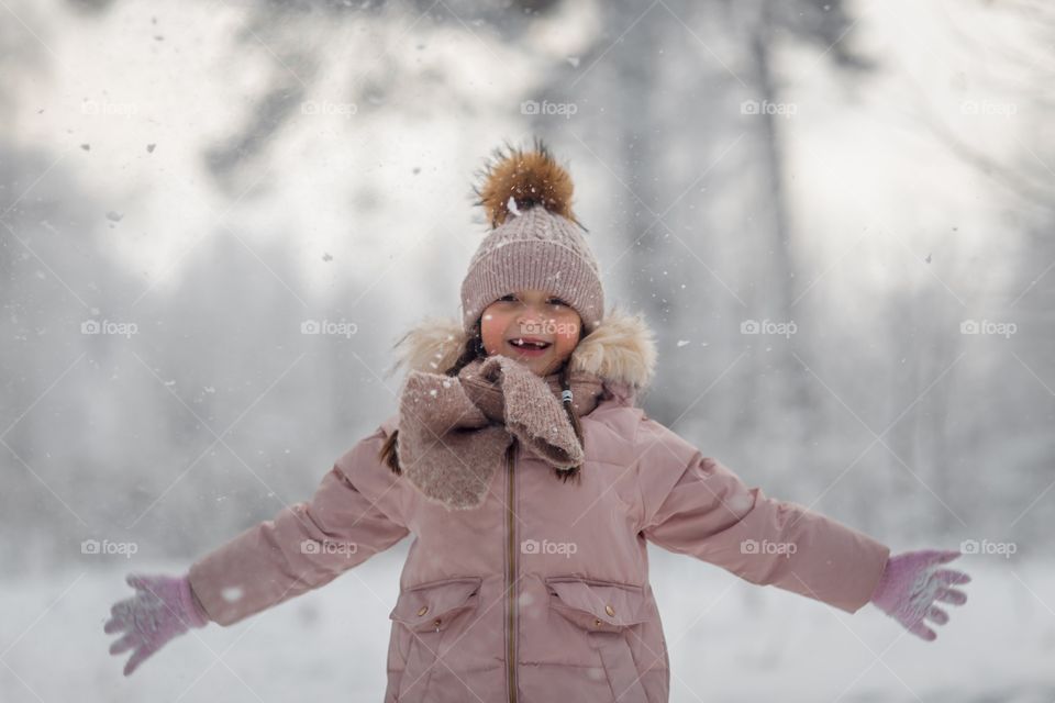 Little girl in a winter park