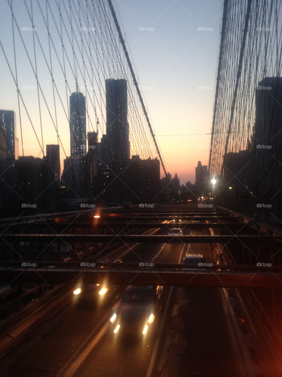 No sleep 'till Brooklyn . Brooklyn bridge at night