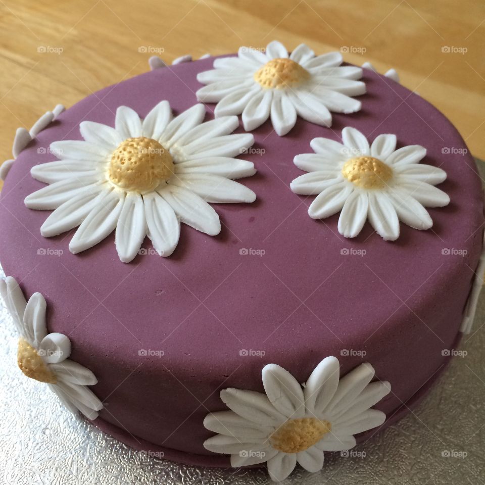 Daisy cake 
