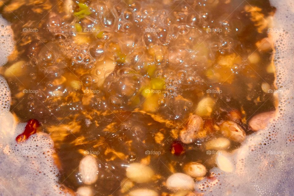 Boiling bean soup 