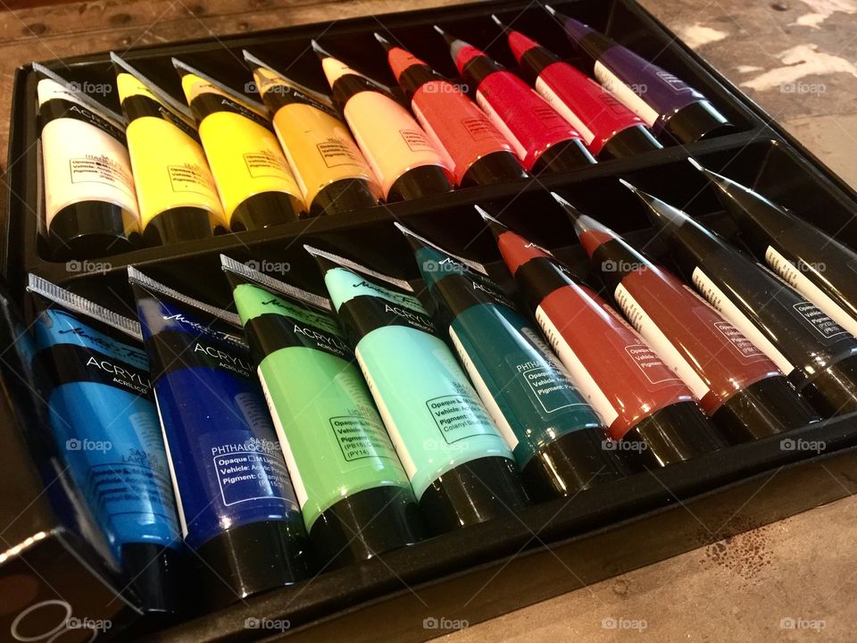 Acrylic paint set