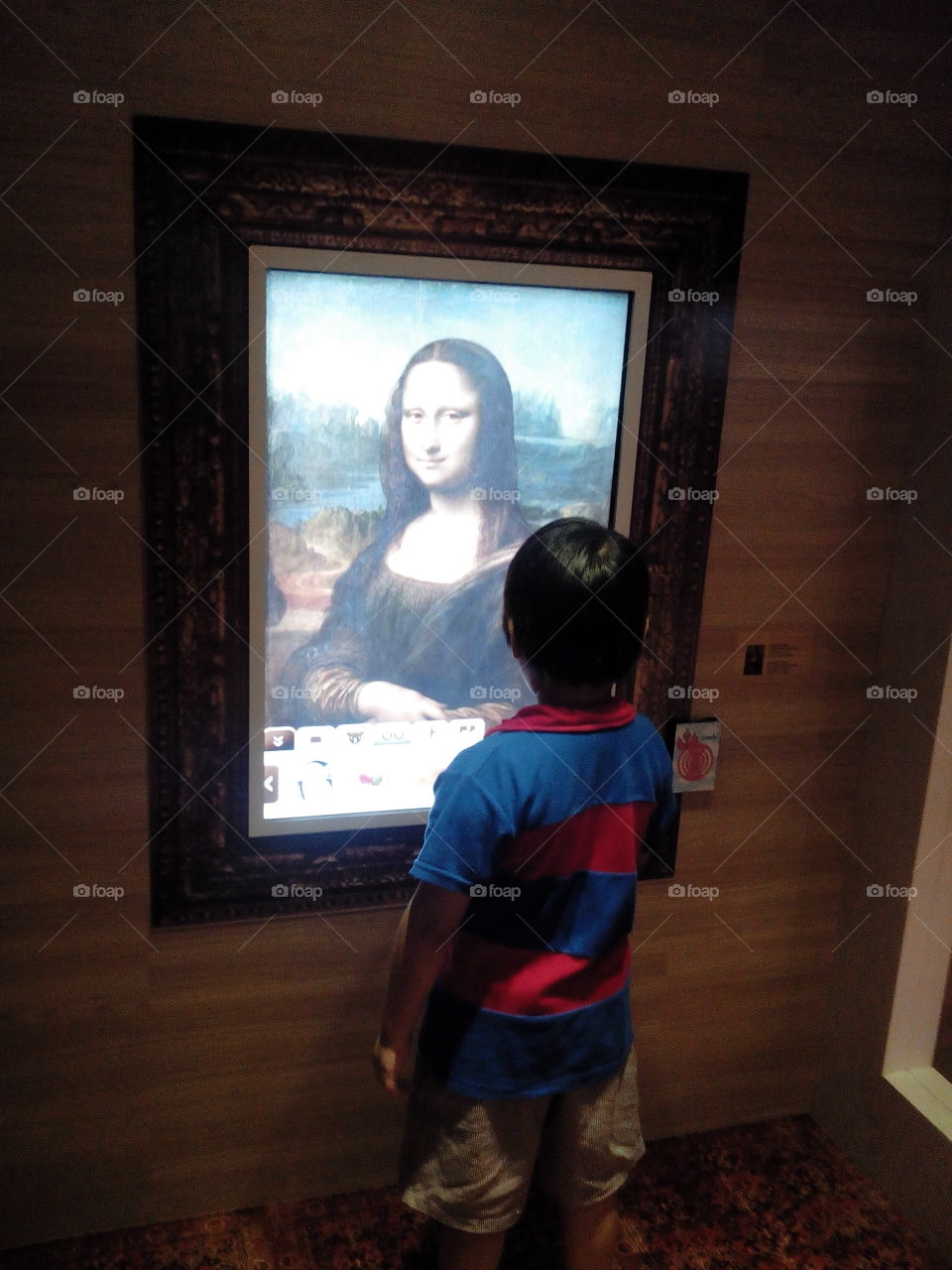 kids doing digital art on Mona Lisa