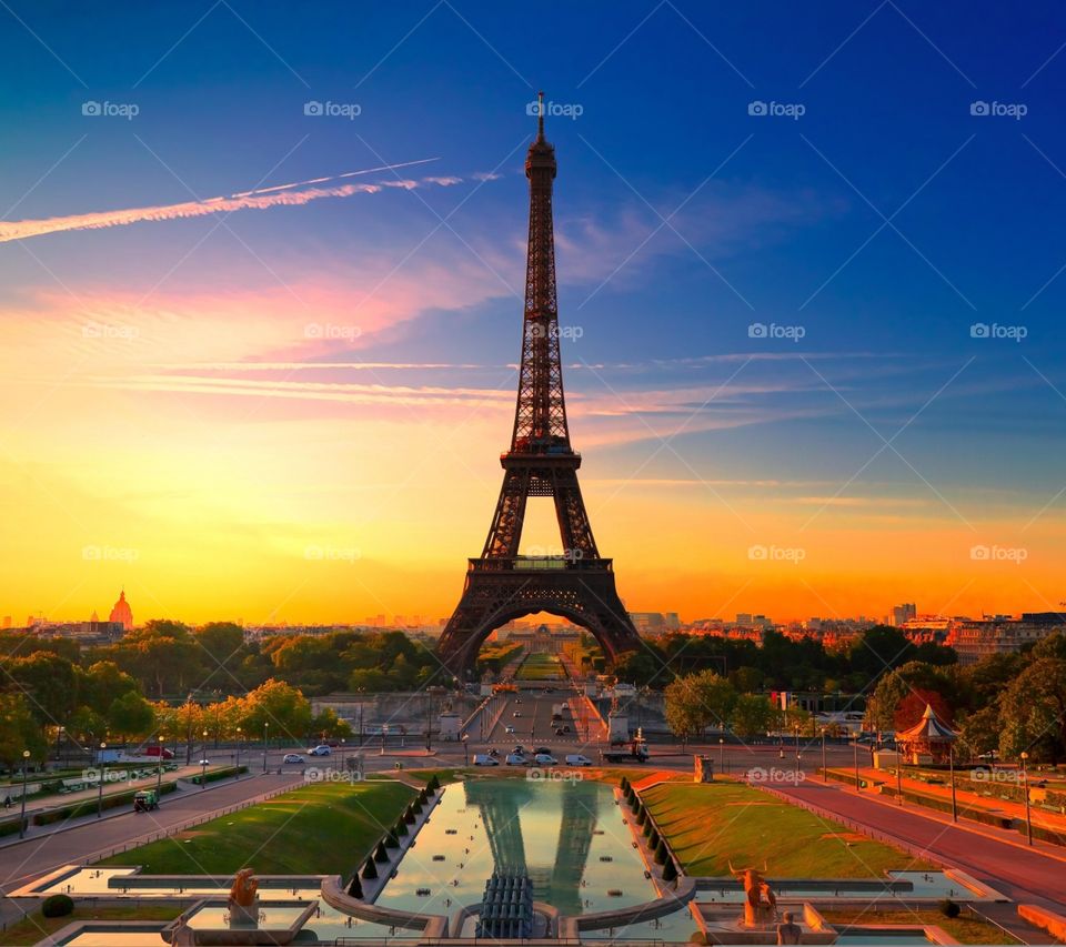 Torre Eiffel en el atardecer