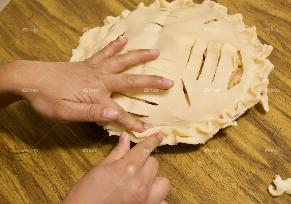 Fluting the Apple pie crust 