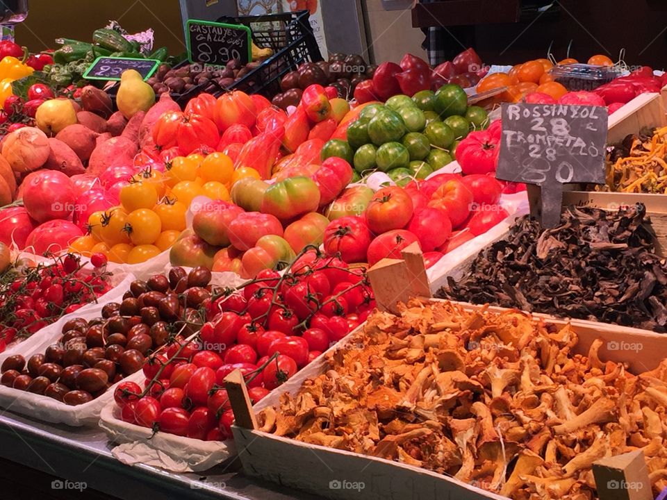Vivid fruit stall display 