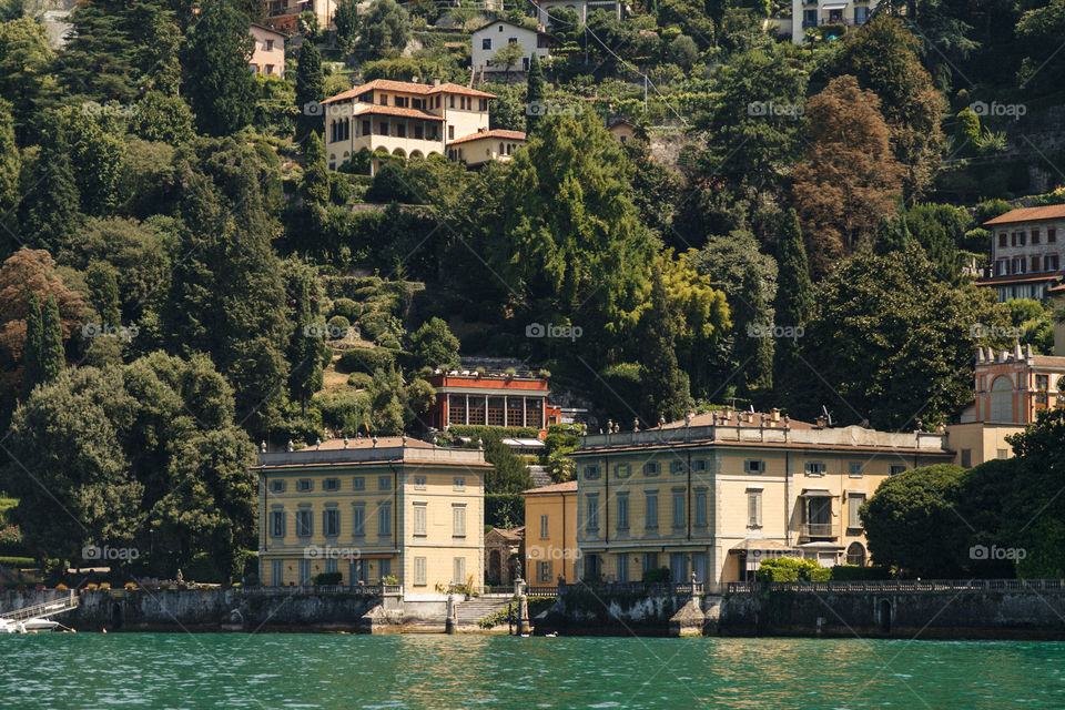 Lago Como no norte da Itália é um lugar lindo para se conhecer na Europa, com paisagens incríveis!
