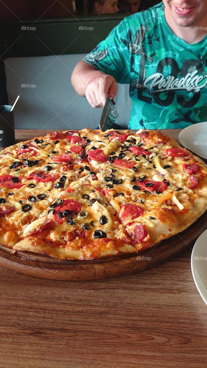 Hot, delicious Pepperoni pizza