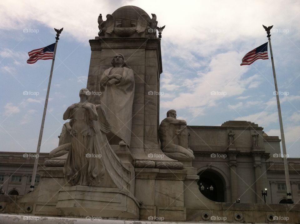 Union Station Christopher Columbus Memorial Fountain . Memorial statues at Union Station  railway  main gateway . 