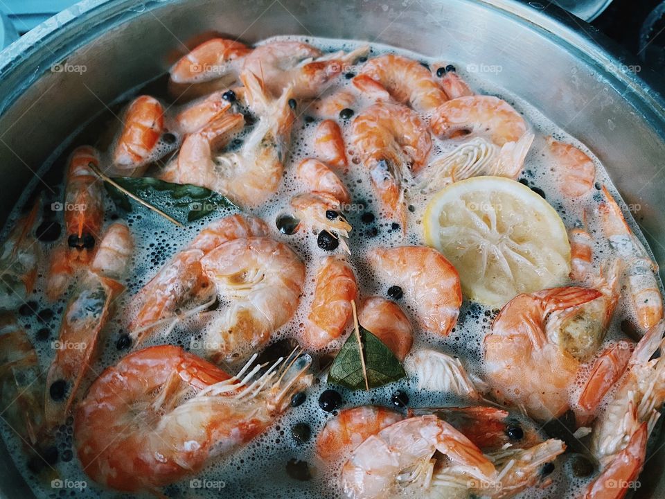 Cooking sea food shrimps