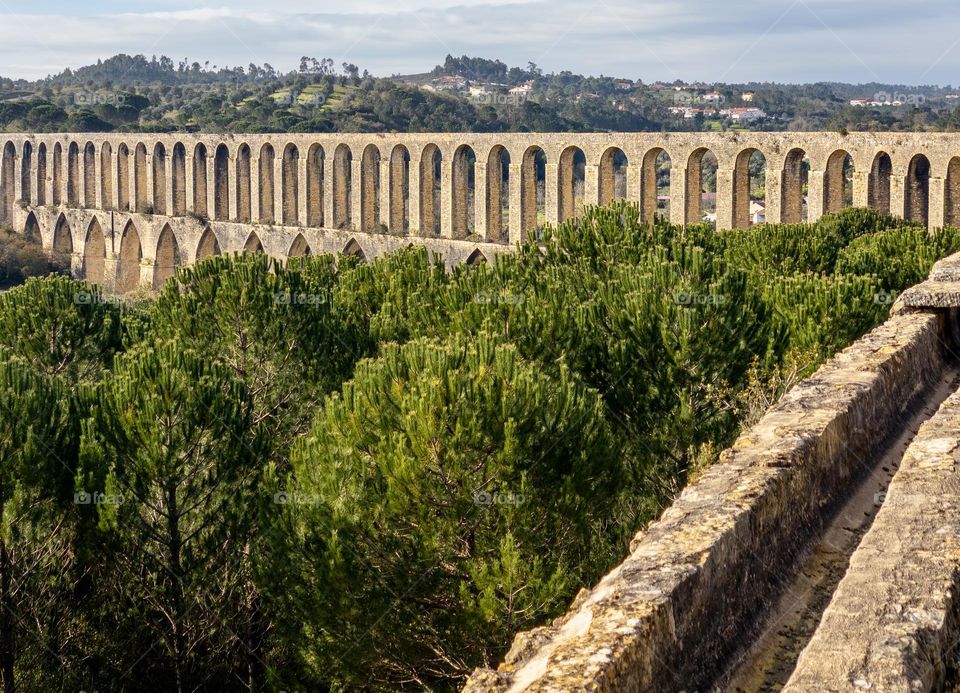 Acueducto de los Pegões stretches out across the Portuguese countryside 