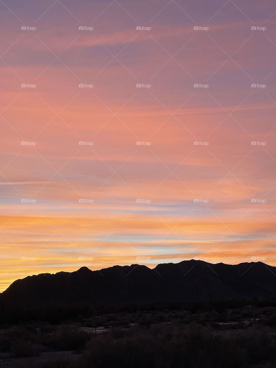 A gorgeous sunset with stunning mountains