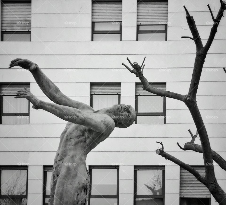Dancing sculpture