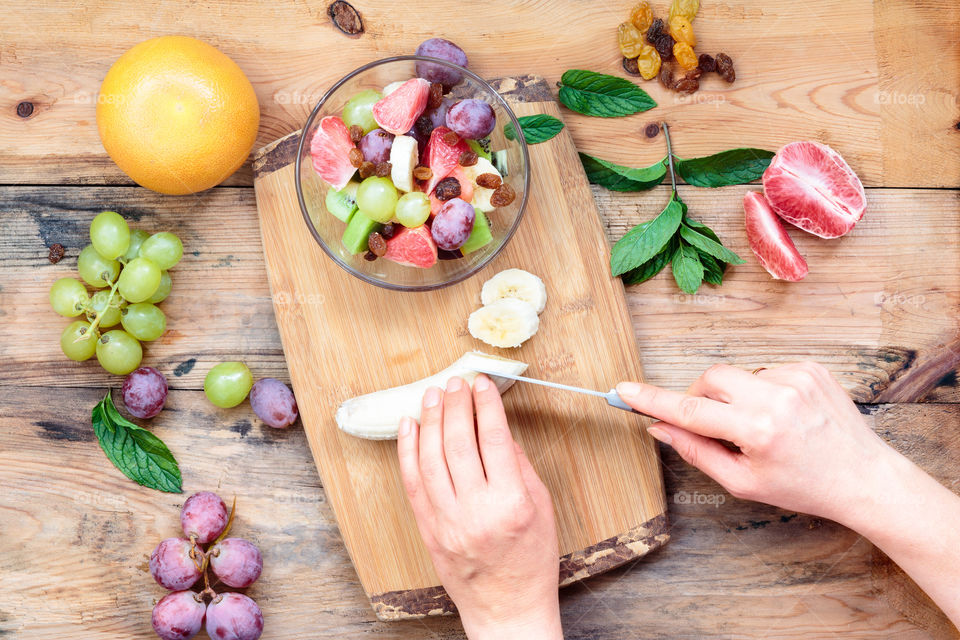 Salad with fresh fruits and vegetables