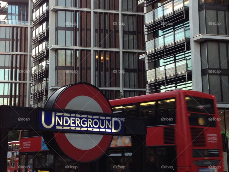 Downtown London with public transportation 
