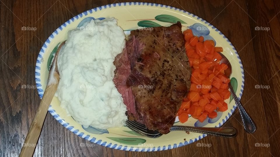 Corned Beef, potatoes & carrots