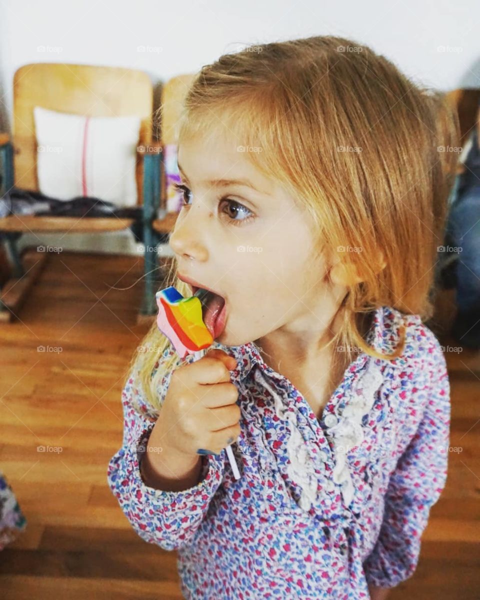 licks to the center of a rainbow?