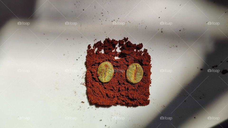 coffee beans and power face, coffee face, beautiful face, cute face emoji, coffee powder and coffee beans, creative use of coffee beans, beautiful coffee beans, coffee face, coffee art, coffee beans art