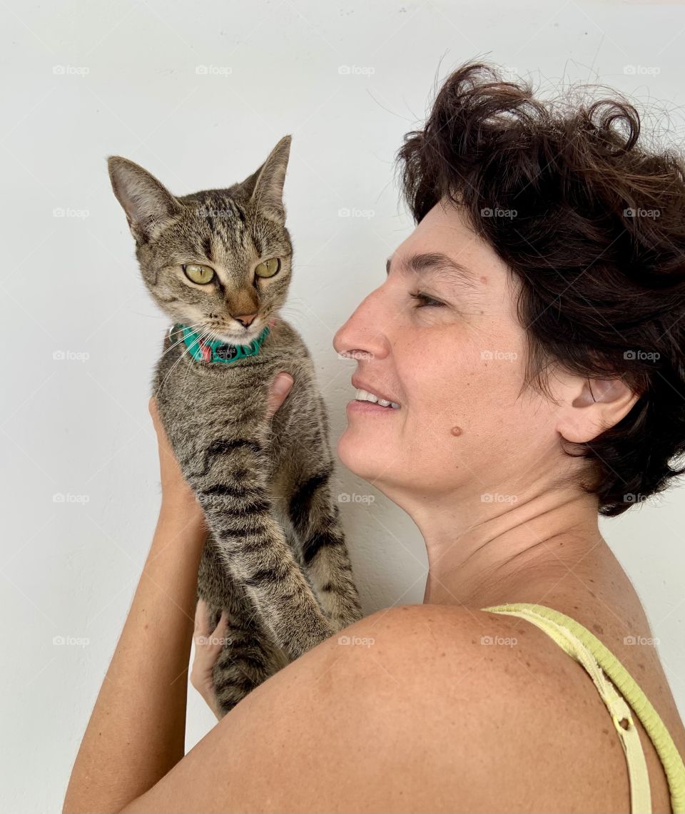 Portrait woman with cat
