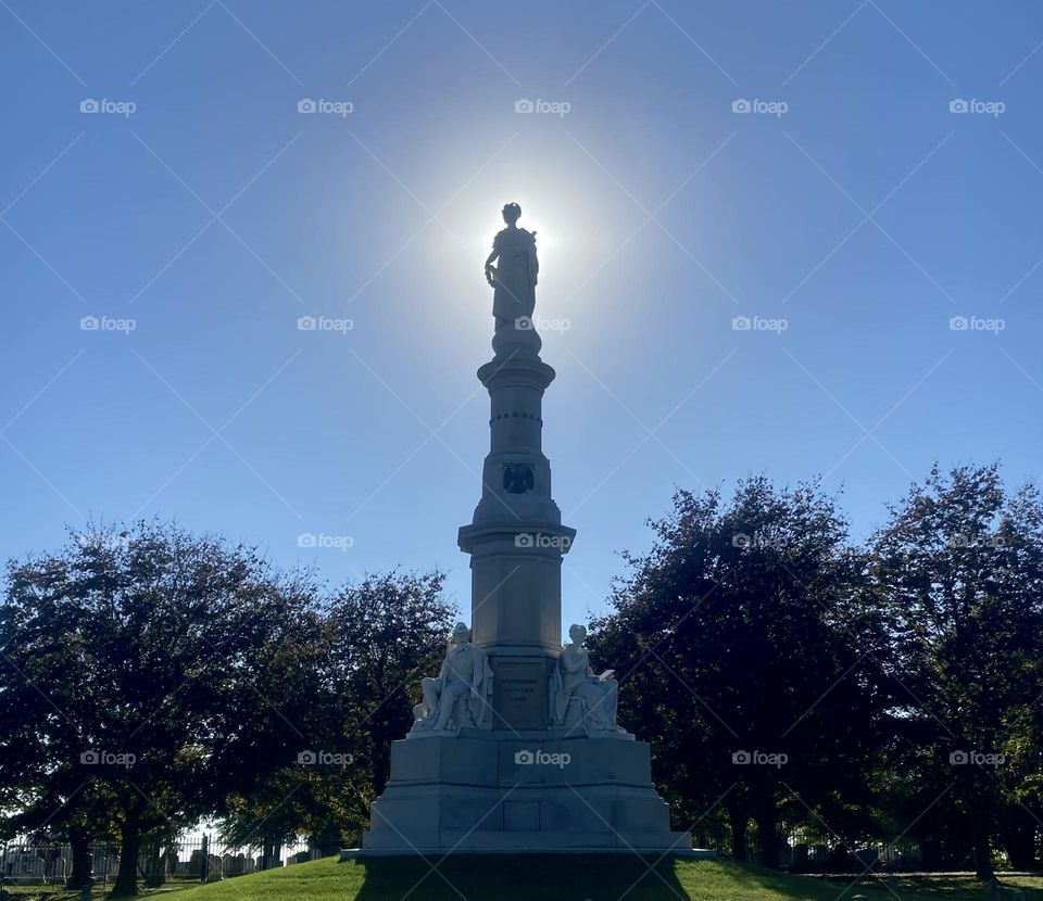 The morning sun illuminates the outline of the majestic memorial. Built to honor the fallen soldiers in Gettysburg and to mark the place that president Lincoln delivered his Gettysburg Address.