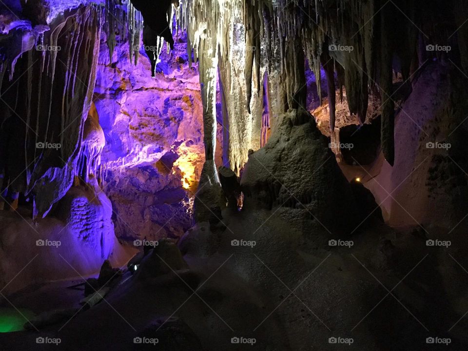 Jeux De lumières sur stalactites - Grottes France 