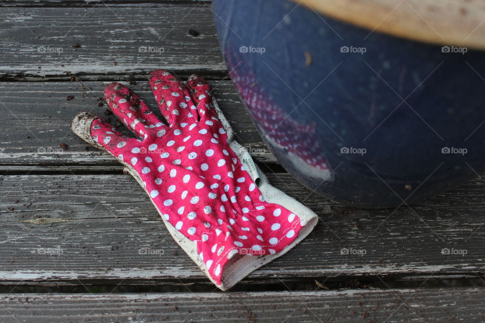 Pot and garden glove on a table