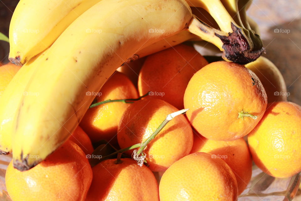 Multiple fruits in a bowl