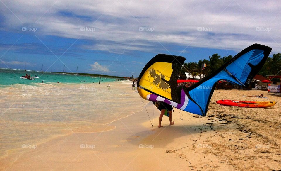 Wind surfer in Sint Maarten on the beach
