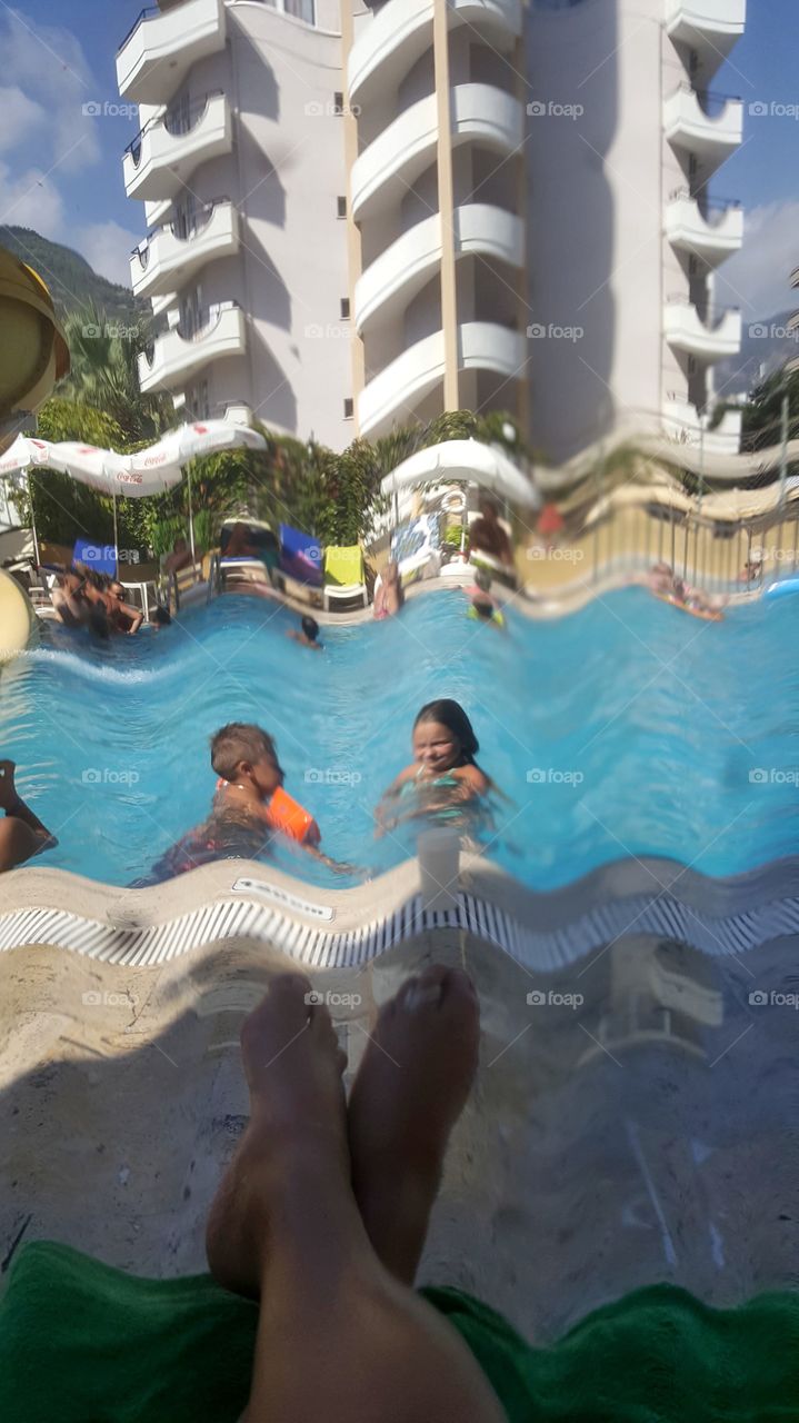 abstrakt photo of children in the pool