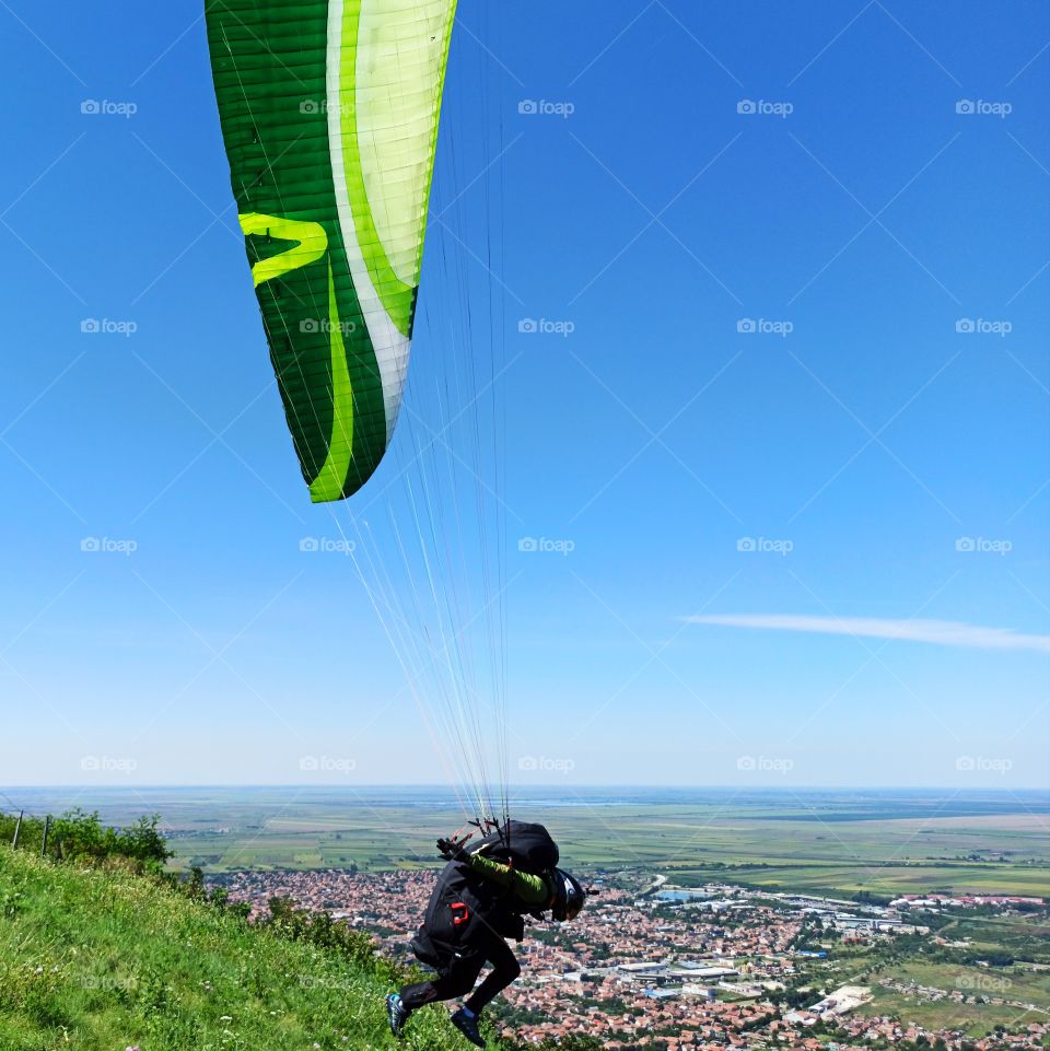 paraglider ready to jump