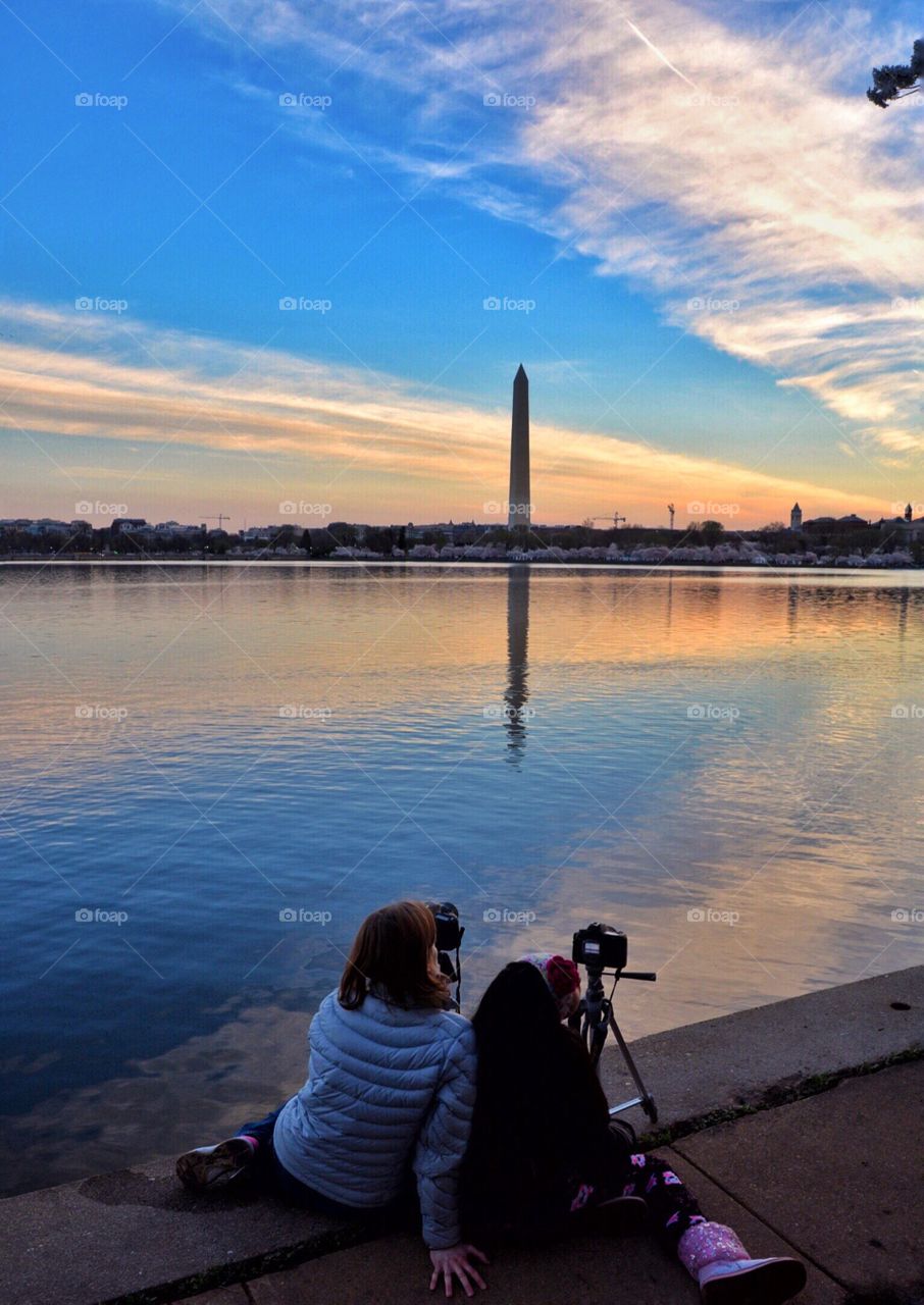Photographing the Washington monument at sunrise 