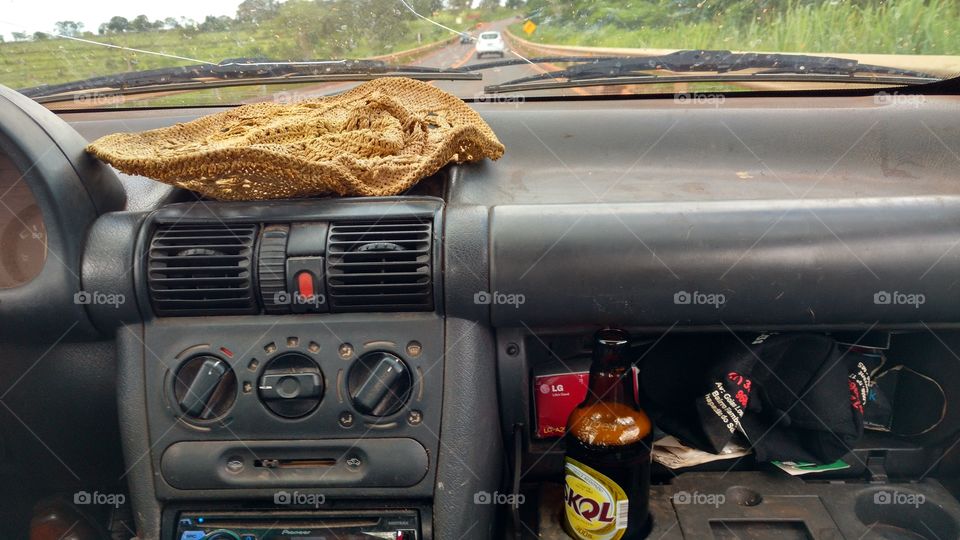 Carro e bebidas alcoólicas no trânsito.