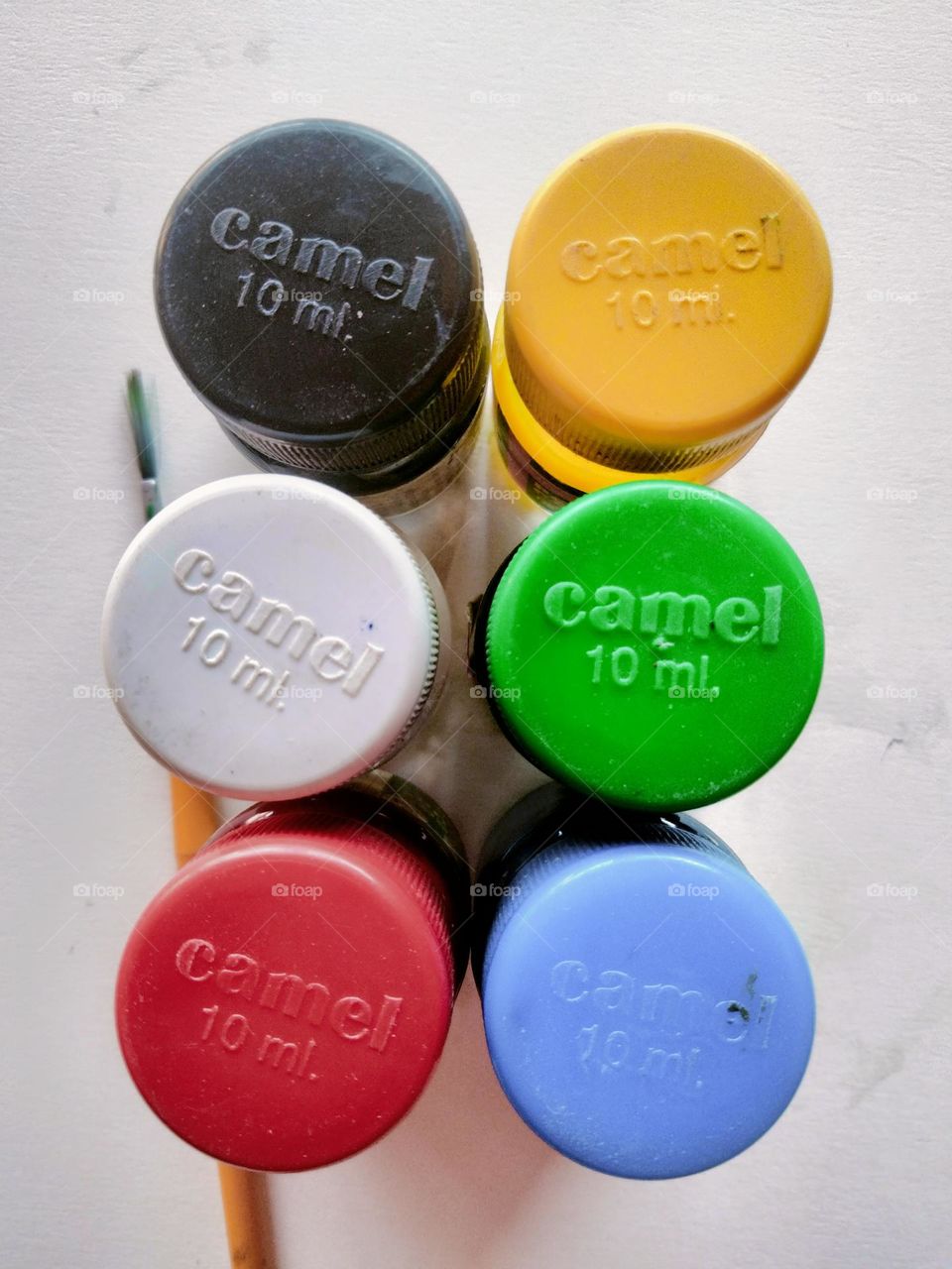 poster colours : Black 🖤 , Green 💚, Yellow 💛,Red ♥️, White 🤍, Blue 💙.