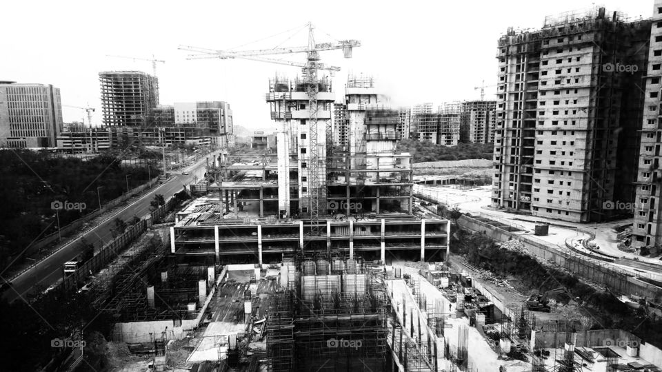 #rk #mobile_click #construction #site #blackandwhite #daylight #dark #light #monocrome #tower #cityscape