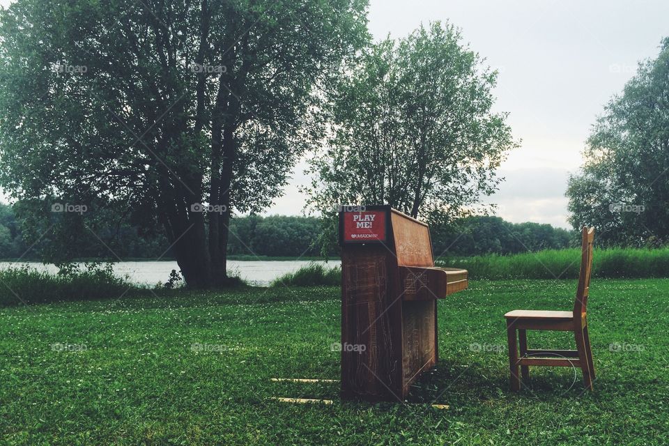 Piano by the river 