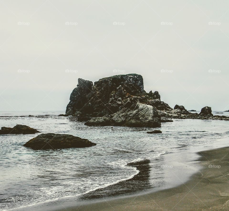 Calming Waves Crashing into Rocks "Ocean Curves"