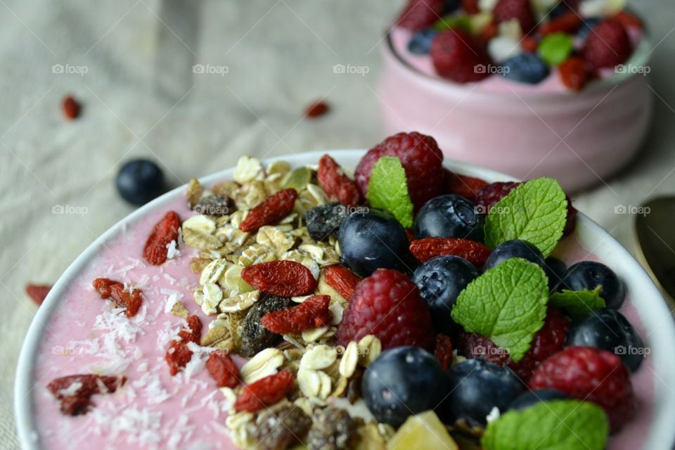 Healthy smoothie breakfast in bowl